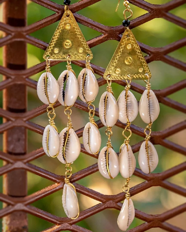 Ladies earrings group custom designs-Cowrie shell chandelier earrings