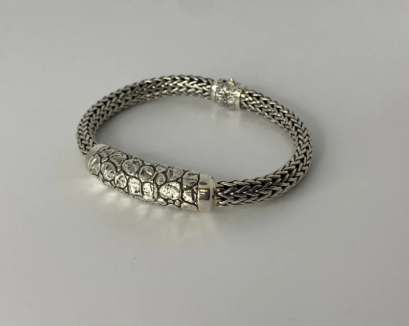 ladies bracelet tropical valentine’s-Silver Bracelet with Crocodile Motif